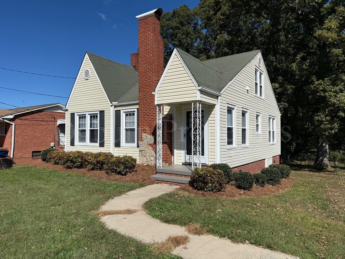 Foto principal - 649 Linville Rd
