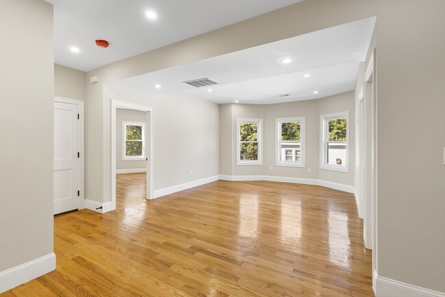 Building Photo - 31 Woodale Ave