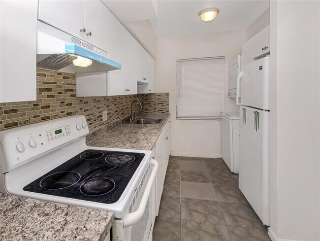 Foto del edificio - 2361 NE 10th St