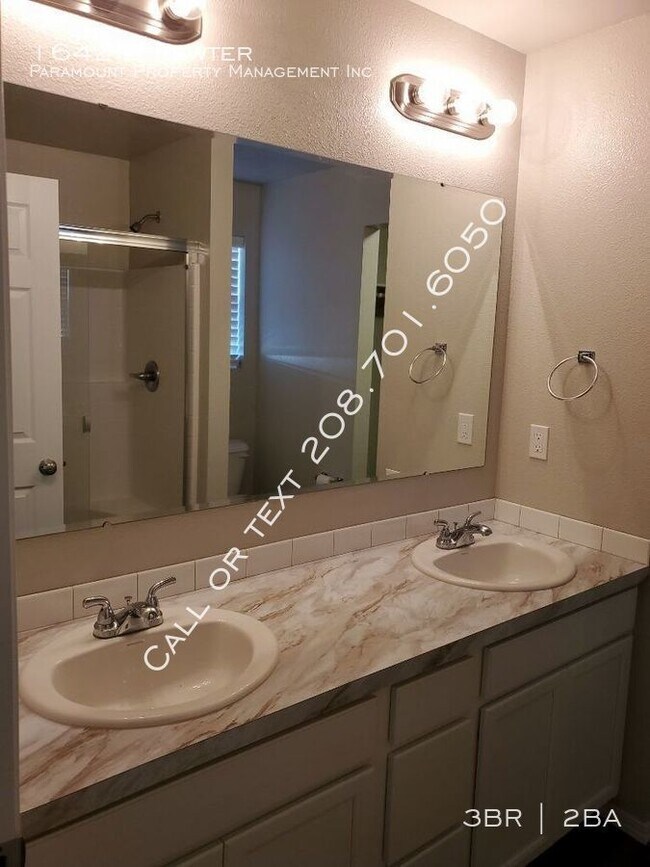 Building Photo - Light Bright and Beautiful 3bd 2bh Kuna home