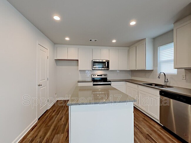 Building Photo - 2362 St James Dr NW