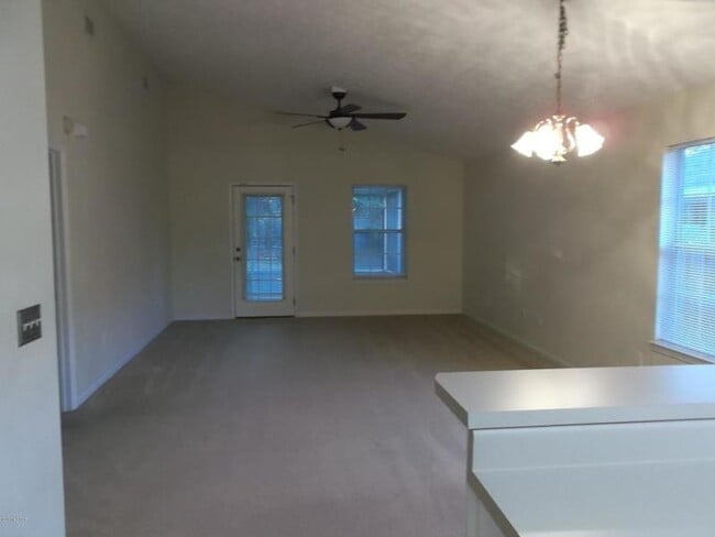 Foto del edificio - Cozy 3Bed/2Ba Home, Conveniently Located! *1/2 OFF Security Deposit for Active-Duty Military!!*