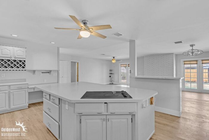 Modern 3Bdm 2Ba Meets Classic Charm with Pool - Modern 3Bdm 2Ba Meets Classic Charm with Pool