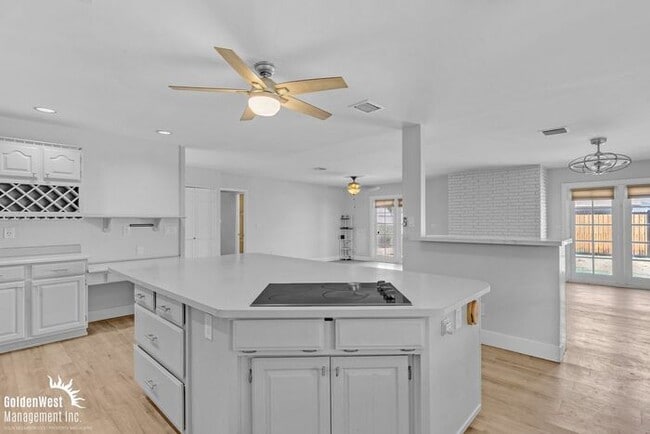 Modern 3Bdm 2Ba Meets Classic Charm with Pool - Modern 3Bdm 2Ba Meets Classic Charm with Pool House