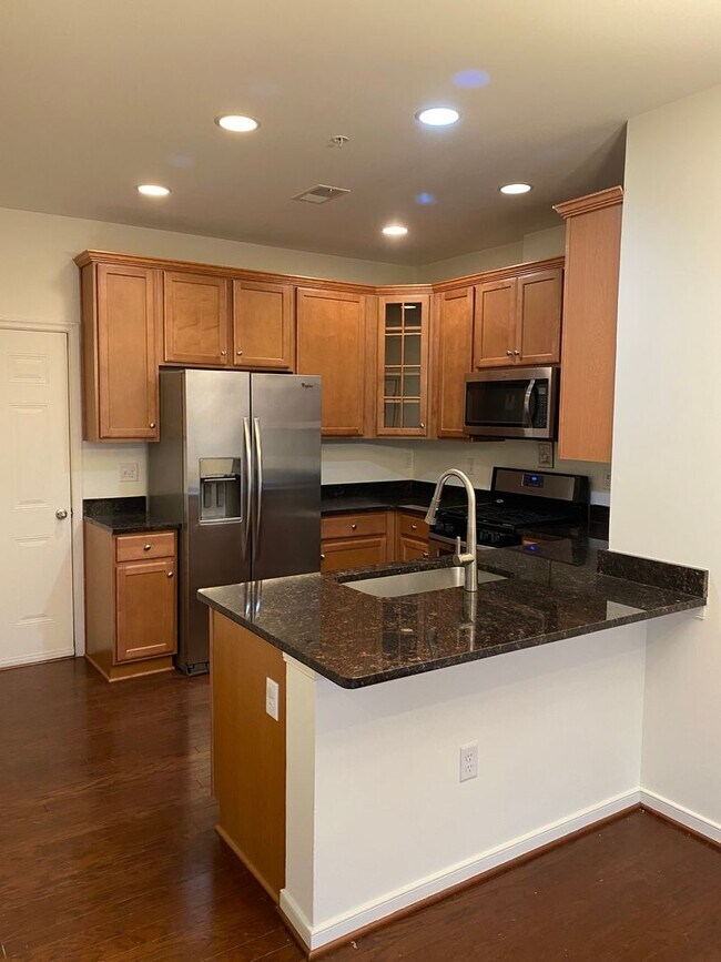Foto del edificio - Stunning 3 Bedroom Townhouse in Gaithersburg!