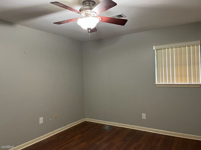 Foto del edificio - 3 br, 1.5 bath House - 320 Poplar Dr