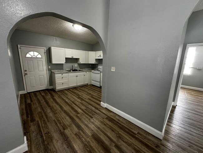 Foto del edificio - Spacious 4-Bedroom Home in Vibrant Ybor Ci...