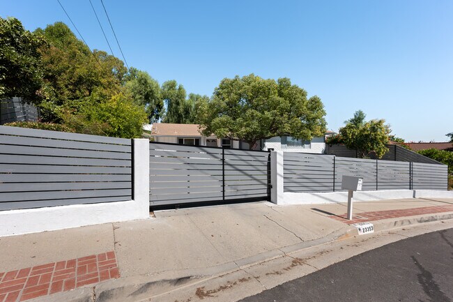 Foto del edificio - 23353 Balmoral Ln