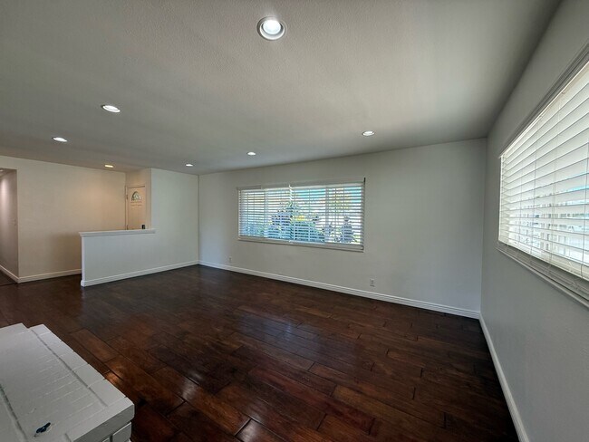Foto del edificio - 1324 E Hickory Ln