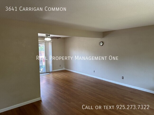 Building Photo - Updated 3 Bedroom, 1.5 Bath End Unit Condo...