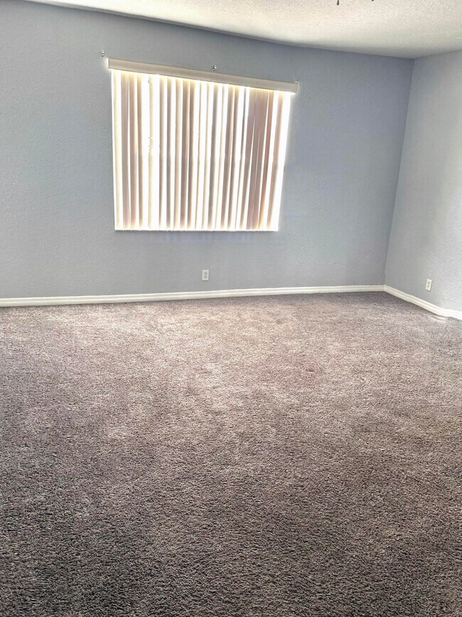 Foto del edificio - 3553 Forest Hill Blvd