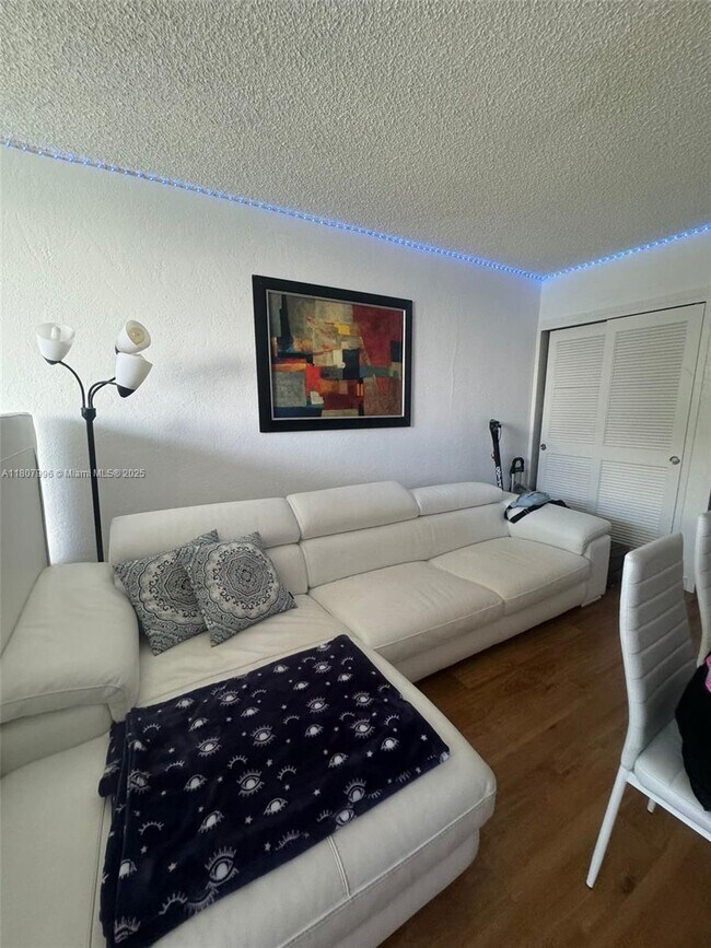 Foto del edificio - 1500 Bay Rd