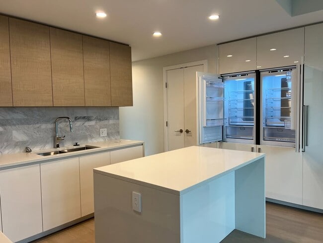 Photo du bâtiment - 4168 Lougheed Hwy.