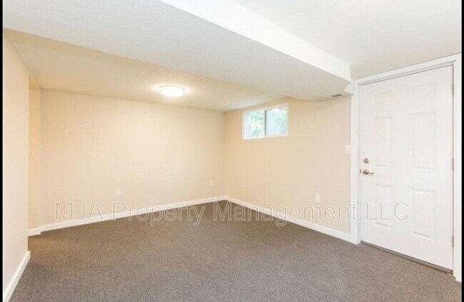 Building Photo - 169-171 700 W