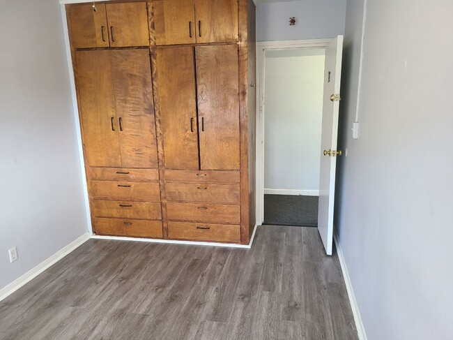 Example room without bed - 649 Gayley Ave