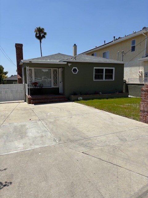 Building Photo - 10715 Helendale Ave