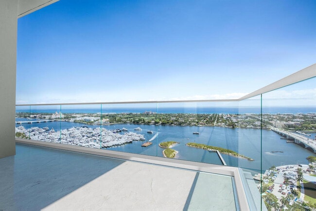 Foto del edificio - 529 S Flagler Dr