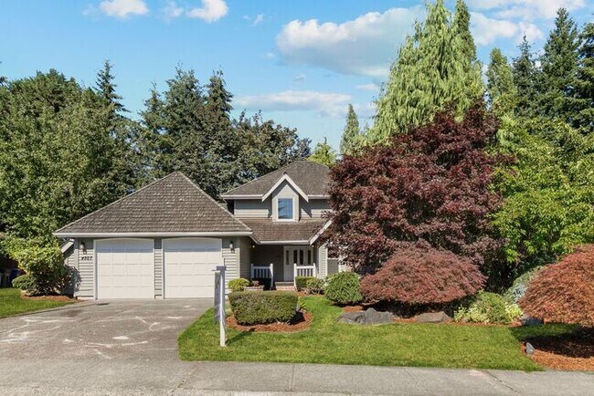 Building Photo - Spacious NW Classic in Bellevue’s Coveted ...
