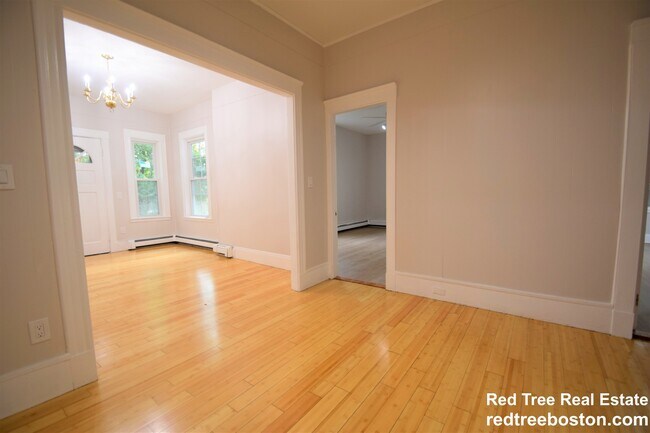 Building Photo - 24 St James St