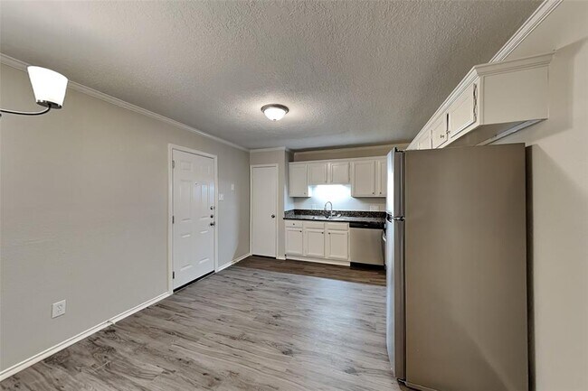 Building Photo - 9606 Yearling Cir