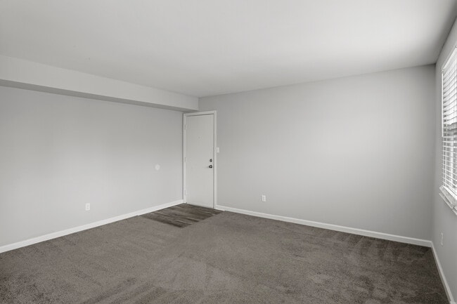 Building Photo - 4411 Falls Bridge Dr