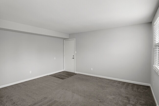 Foto del edificio - 4411 Falls Bridge Dr