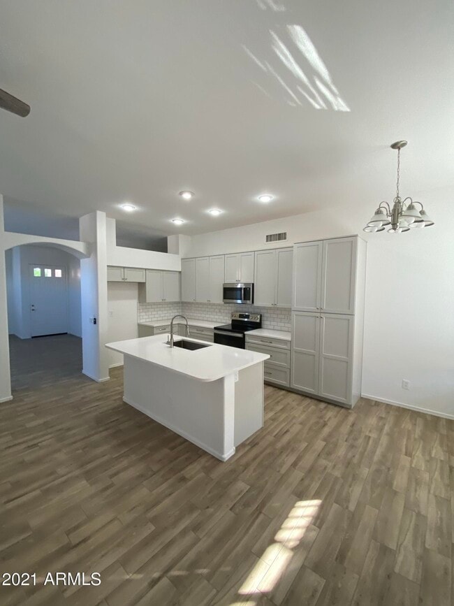 Foto del edificio - 3330 N Garden Ln