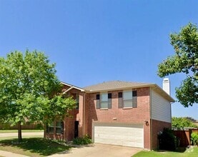 Building Photo - 2700 Peach Dr