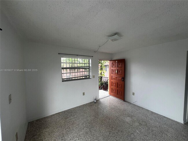 Building Photo - 619 SW 11th Ave