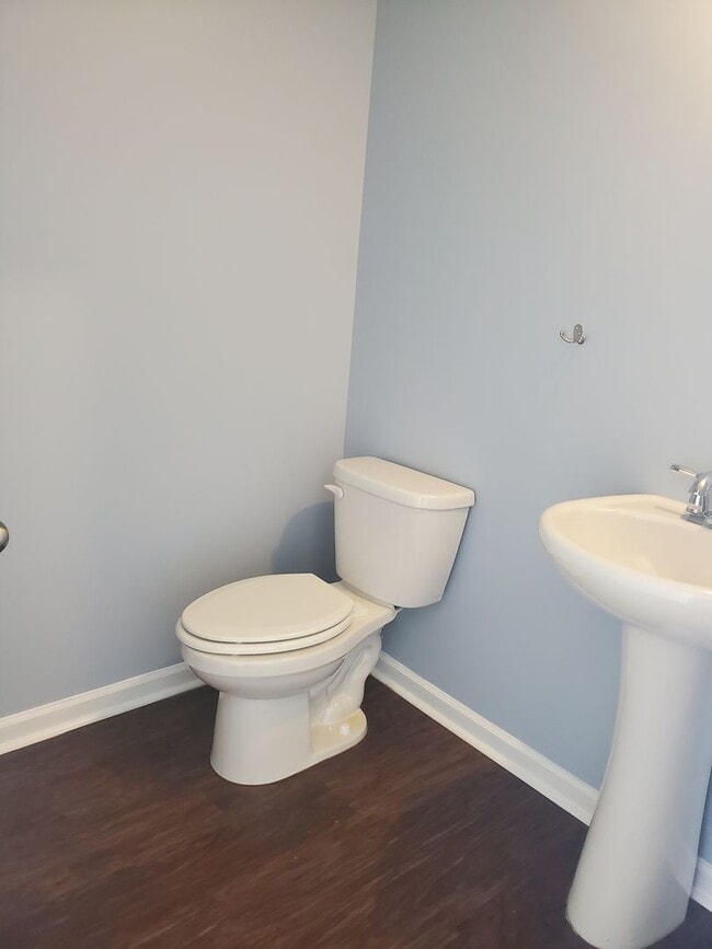 Building Photo - **Available mid January** 4 Bedroom with B...