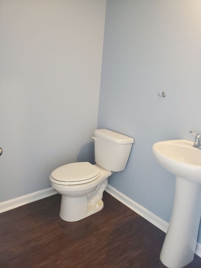 Foto del edificio - **Available mid January** 4 Bedroom with B...