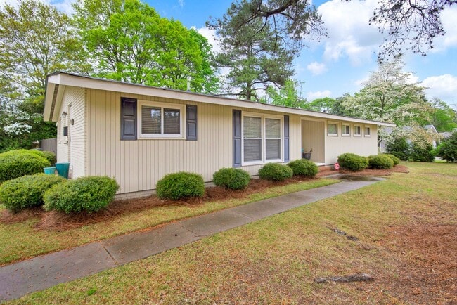 Building Photo - Gorgeous 3 Bed 2 Bath Home in Fayetteville