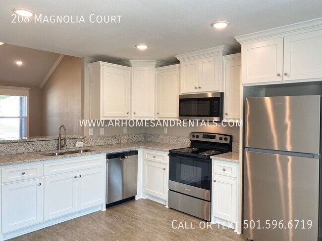 Building Photo - 208 Magnolia Ct