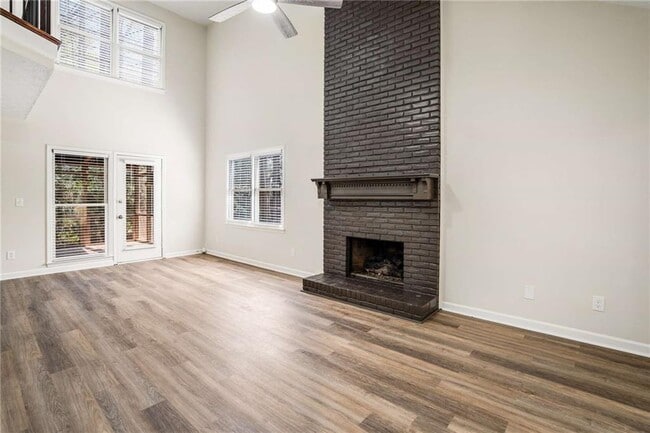 Foto del edificio - 1813 N Creek Cir