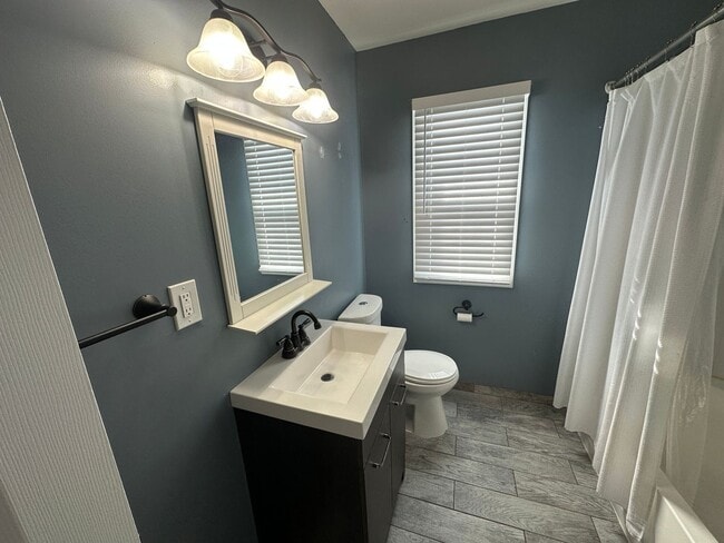 Building Photo - 181 Gibson St