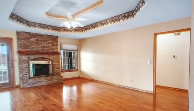 Building Photo - 308 W Aven Ave