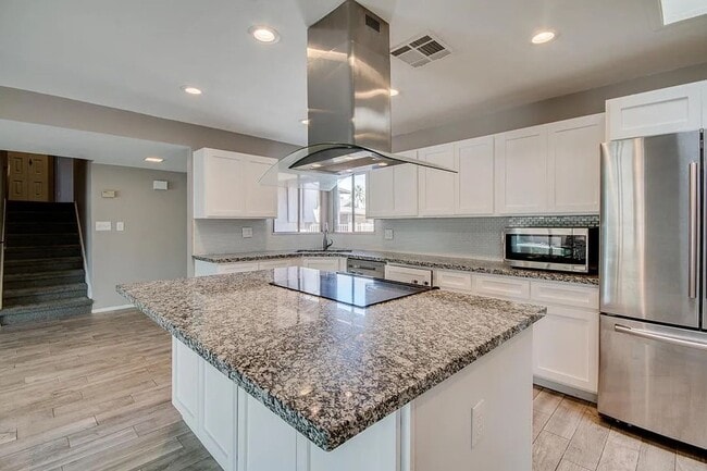 Foto del edificio - 6 Bedroom ASU house with pool and large yard