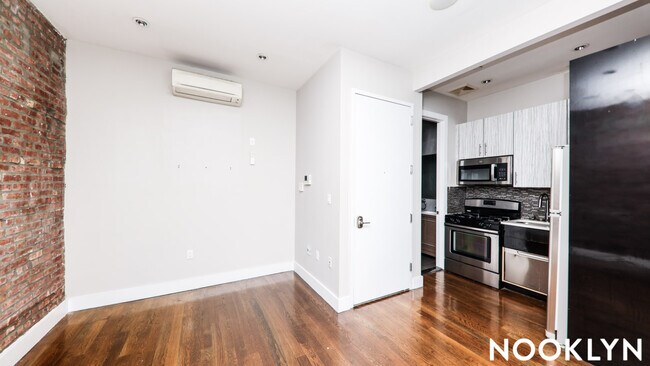 Foto del edificio - 121 Woodbine St