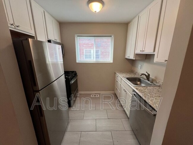 Building Photo - 5311 Jamieson Ave