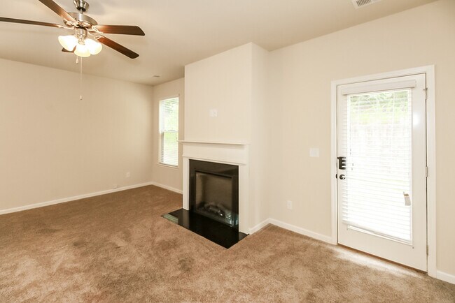 Building Photo - 385 Lossie Ln
