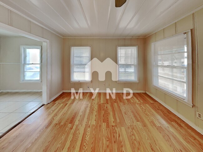 Building Photo - 211 Kerby St