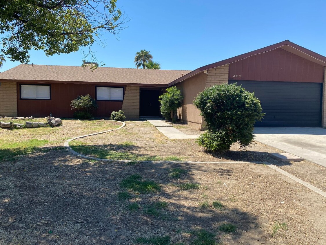 Primary Photo - Spacious home in Lemoore