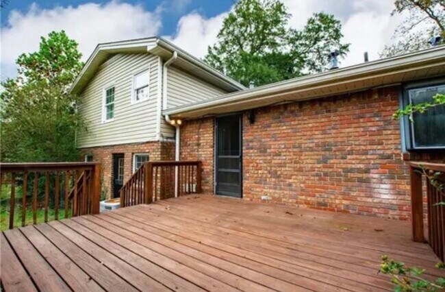 Foto del edificio - 3077 Laura Ln