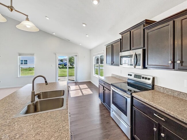 Building Photo - 10112 James Run Dr