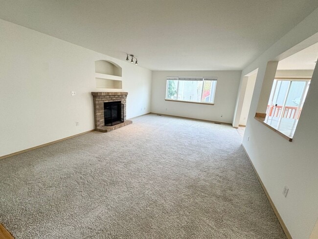 Foto del edificio - Spacious four bedroom 2 1/2 bath in the Pa...