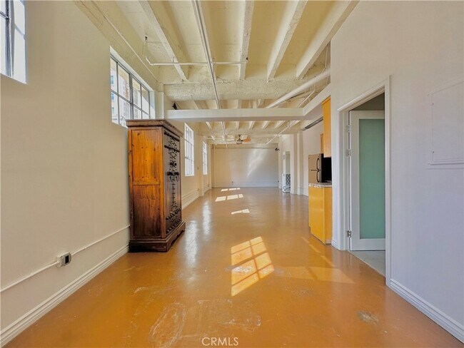 Foto del edificio - 312 W 5th St