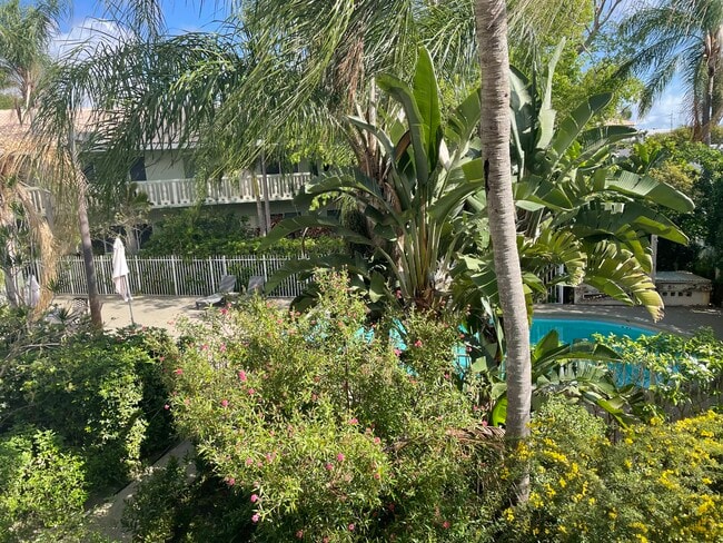 Building Photo - 1423 Holly Heights Dr