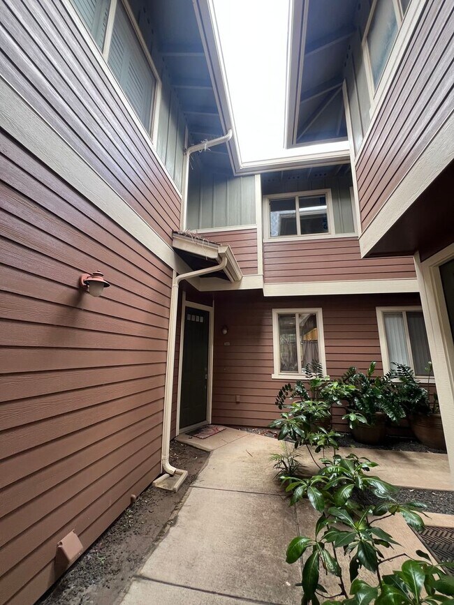 Building Photo - 2 Bedroom / 2.5 Bath Condo with 1 car gara...