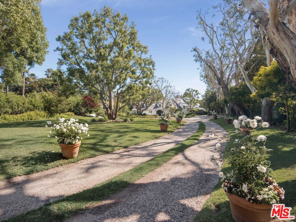 Foto principal - 6825 Zumirez Dr
