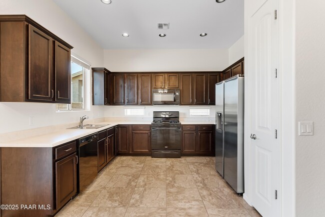 Foto del edificio - 6120 Livingston Loop